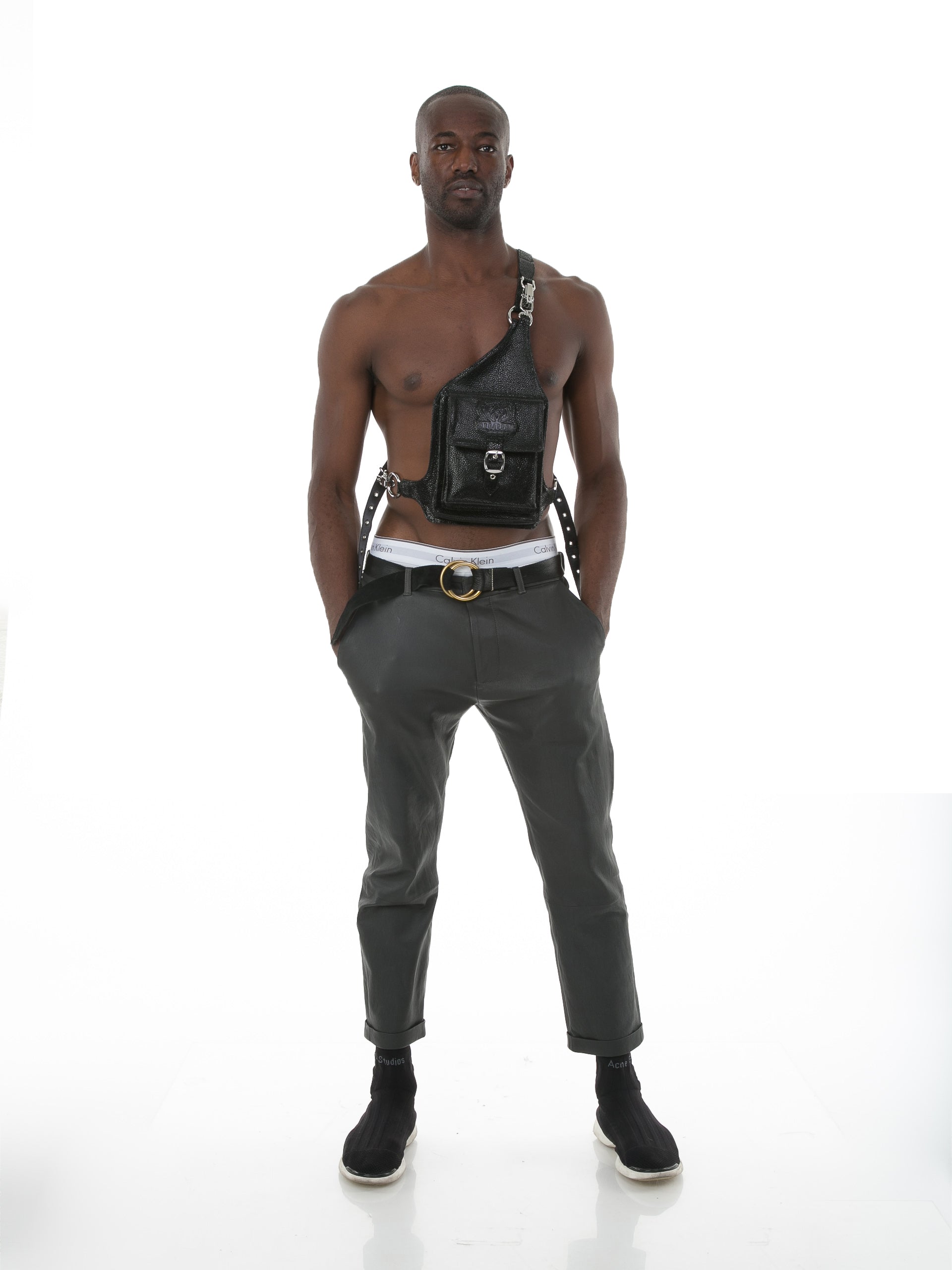 Front of male model wearing Holster Bag in Stingray